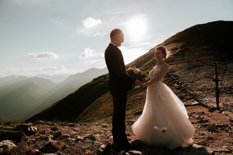 sesja ślubna w tatrach o zachodzie słońca