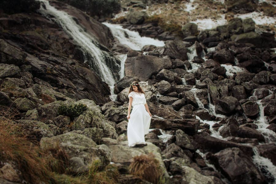 plener ślubny w Dolinie Pięciu Stawów przy wodospadzie Siklawa